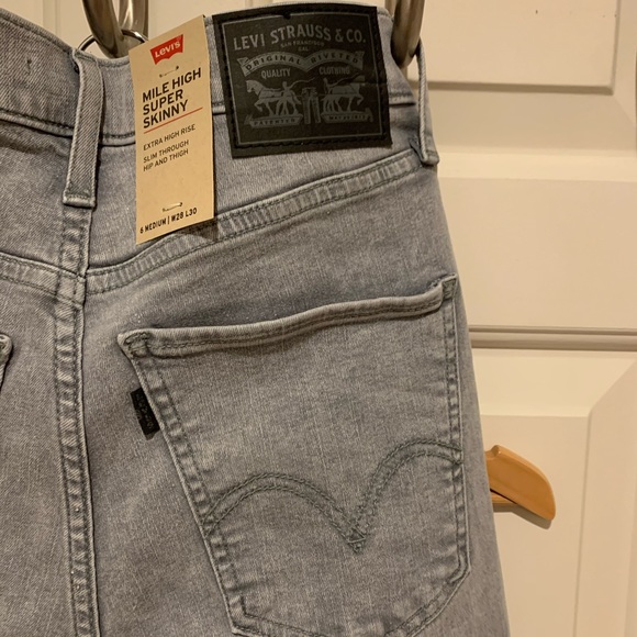 Levi's
Women's Mile High Super Skinny Jeans - Picture 7 of 13